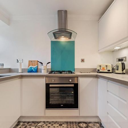 3 South Beach Court - Cosy Seafront Apartment Тенбі Екстер'єр фото